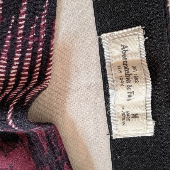 Abercrombie mini skirt - soft & stretchy cotton with modern wine colored pattern - Picture 4 of 5